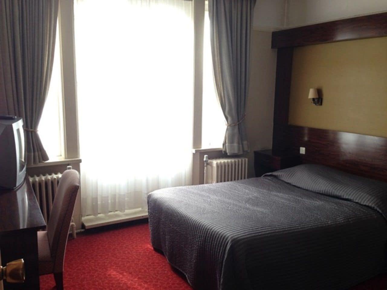 Hotel Manhattan *