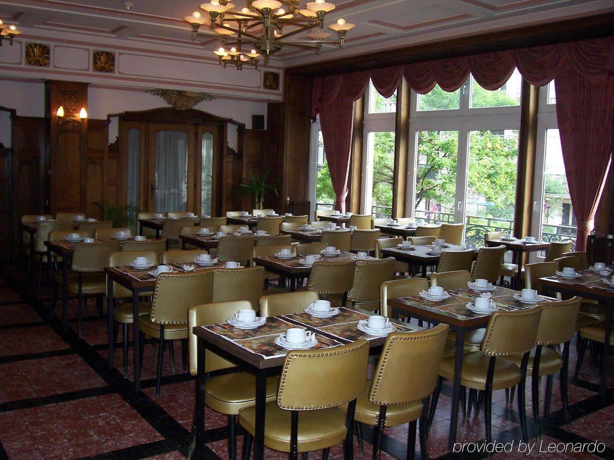 Manhattan Hotel *